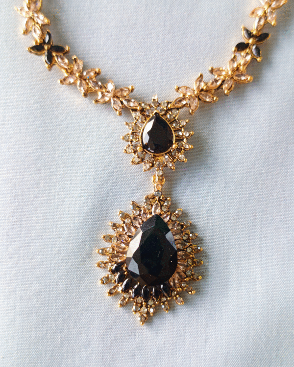 Timeless Black Stone Bridal Set - Image 2