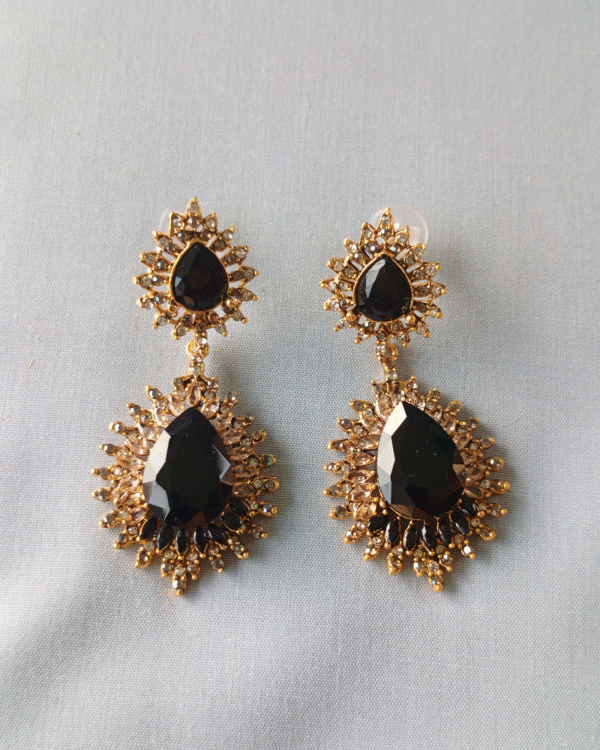 Timeless Black Stone Bridal Set - Image 4
