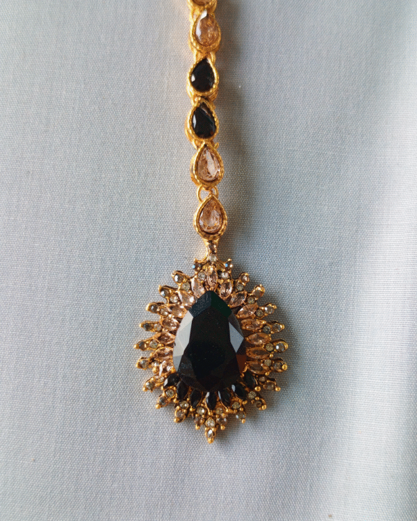Timeless Black Stone Bridal Set - Image 3