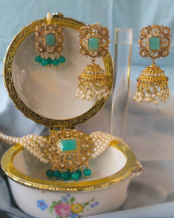 Exquisite Choker Necklace