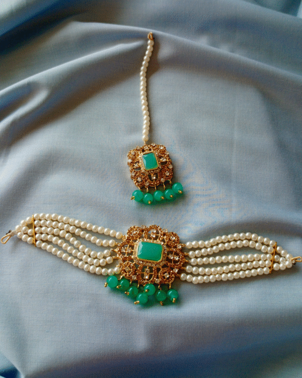 Exquisite Choker Necklace - Image 3