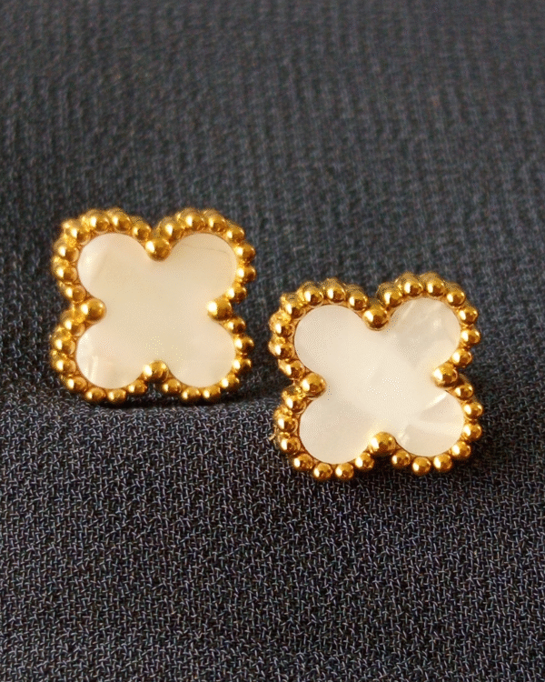 The Vintage Clover Stud Earrings - Image 3