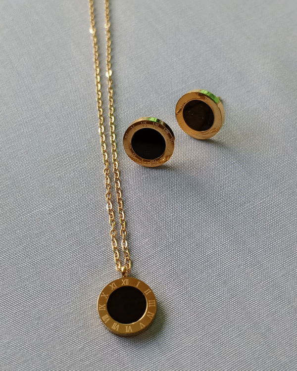 Black And Gold Pendent - Image 3