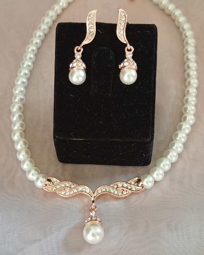 The Graceful Rose Pearl Set