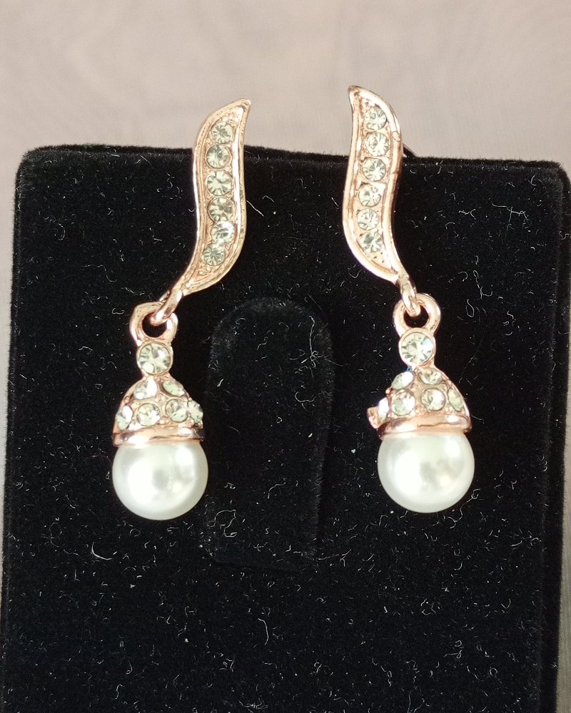 The Graceful Rose Pearl Set - Image 3