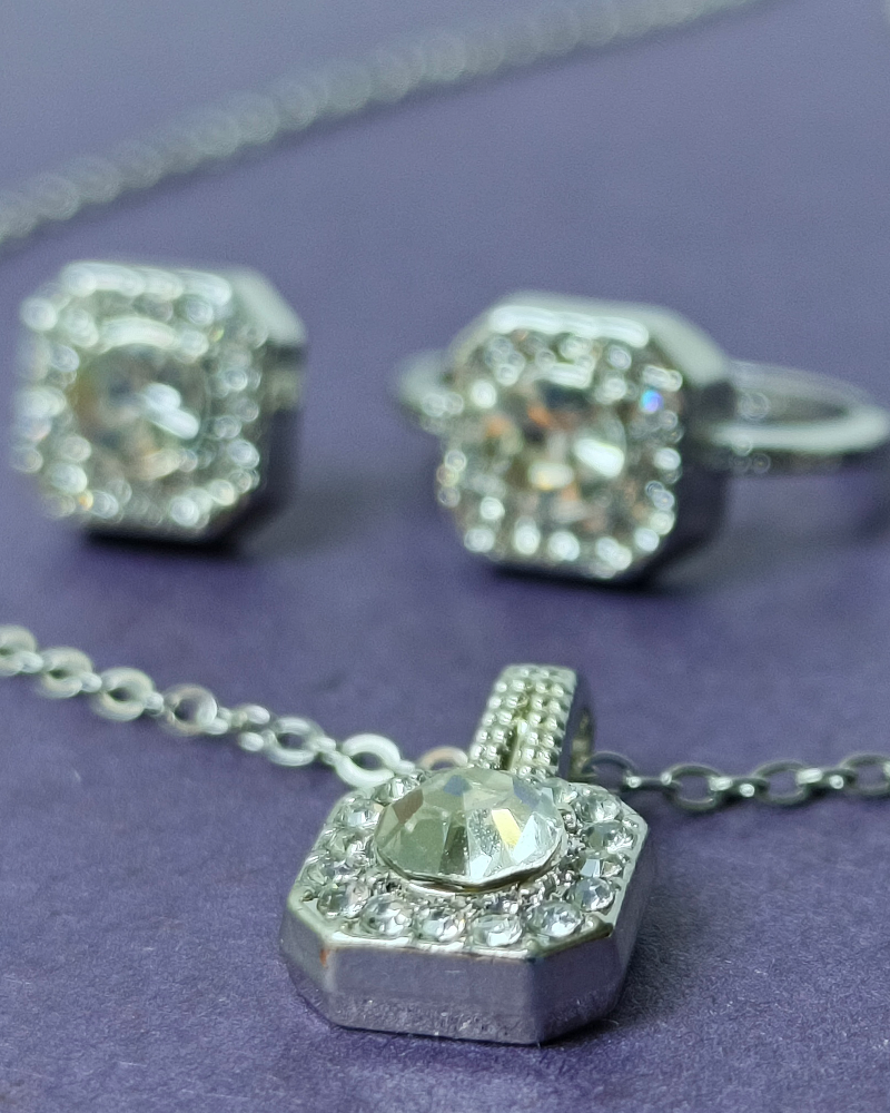 Elegant Crystal Halo Jewelry Set - Image 3