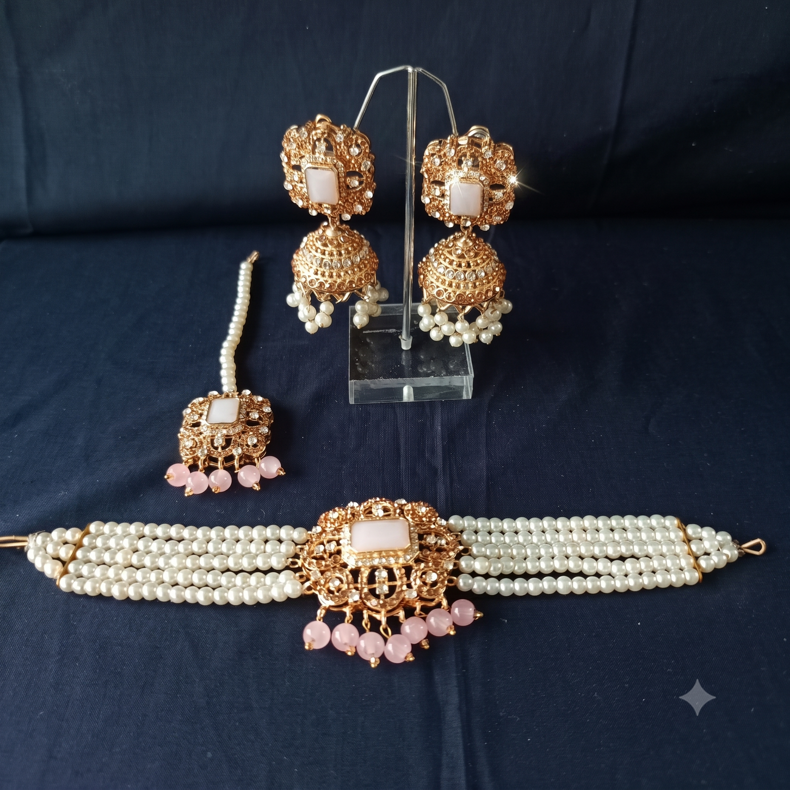 Exquisite Choker Necklace - Image 3